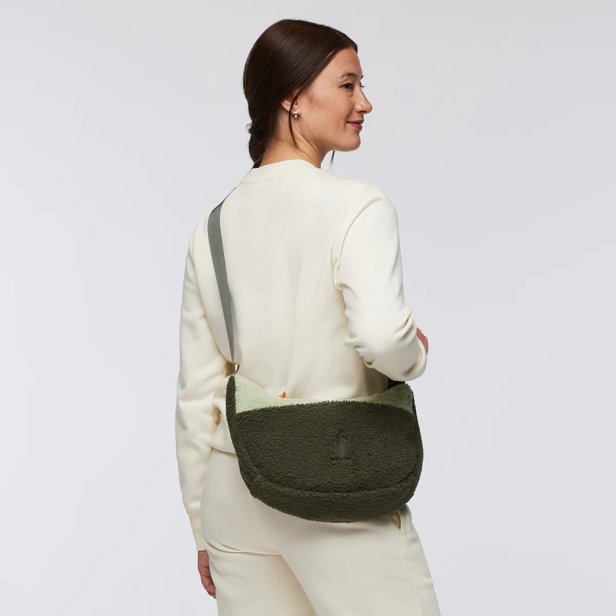 High Pile Fleece 6L Crescent Bag - Image 17